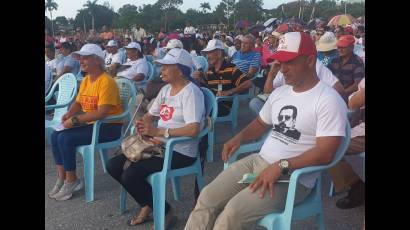 Una representación de los protagonistas de la Proclamación de Isla de la Juventud, el 2 de agosto de 1978, asistió al homenaje.