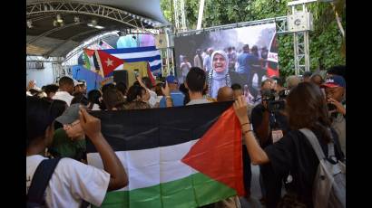 Las muestras de cariño, respeto y admiración de los jóvenes cubanos con el pueblo de Palestina se hicieron evidentes este lunes en La Habana. 