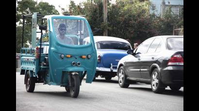 En Cuba en los últimos años se ha popularizado el uso de las motos eléctricas, y se ha retomado la socorrida bicicleta.