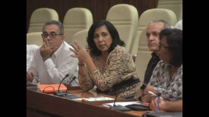 El Presidente cubano indicó al grupo de expertos diseñar una hoja de ruta que permita ampliar los estudios sobre el empleo del PPG.  