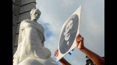 Desfiles martianos y diversas actividades tienen lugar a lo largo de la isla para rendir tributo a José Martí