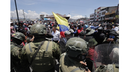Fuerzas militares bloquean el paso a los manifestantes