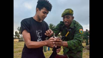 Digno homenaje de las nuevas generaciones al Comandante en Jefe