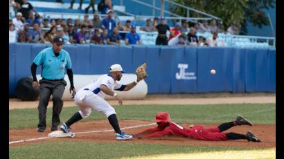 Los playoffs de la 64 Serie Nacional del beisbol de Cuba continuaron el 25 de enero