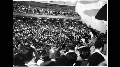Fidel Castro habla en el aula magna de la Universidad de Venezuela