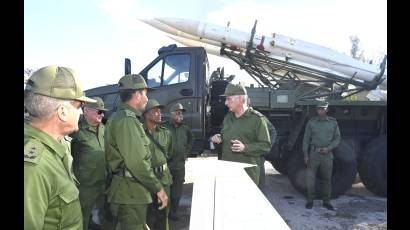 Miguel Díaz-Canel Bermúdez constató ejercicios combativos en el Día Nacional de la Defensa.