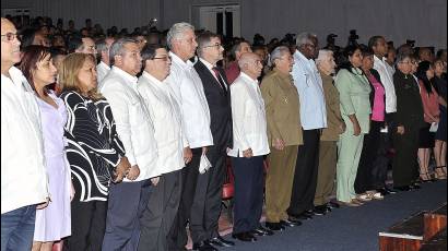 Encabeza Raúl reverencia cubana al Gran Octubre
