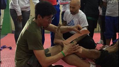 Park Ju Sik y Philippe Pinerd durante el entrenamiento en La Habana.