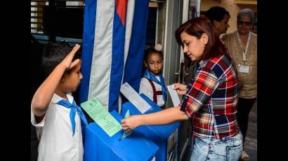 Susely Morfa ejerció su voto como líder de la juventud cubana.