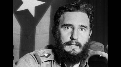 Los poetas cantaron y cantan a Fidel