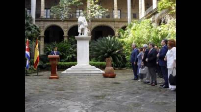 La silla que perteneció a Antonio Maceo se exhibirá desde este viernes en la Sala de las Banderas, en el Palacio de los Capitanes Generales.