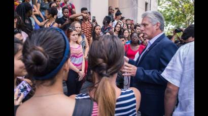 Intercambia Díaz-Canel con profesores y estudiantes de la Facultad de Derecho de la Universidad de La Habana
