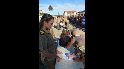 Combatientes de las unidades y entidades de las Fuerzas Armadas Revolucionarias