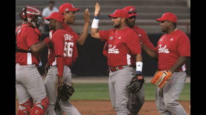 El plantel cubano celebra su triunfo inicial