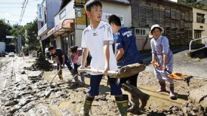 Japoneses en trabajos de recuperación