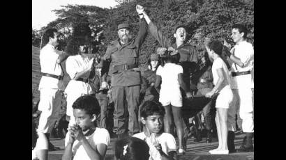 Fidel y Raúl en Cinco Palmas, durante la celebración del aniversario 30 del histórico rencuentro de los combatientes con su jefe.