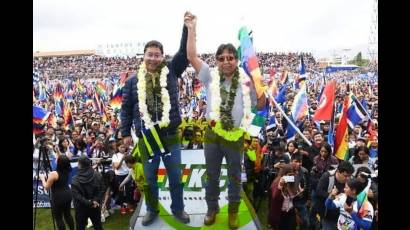 Miles de seguidores del MAS proclamaron a Arce y Choquehuanca en Sacaba, Cochabamba.