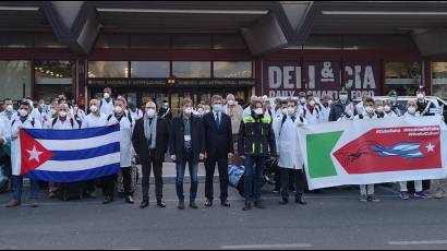 Brigada médica cubana arriba a aeropuerto de Malpensa.