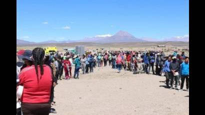 Bolivianos buscan cruzar las fronteras por tierra desde diferentes regiones de Chile.