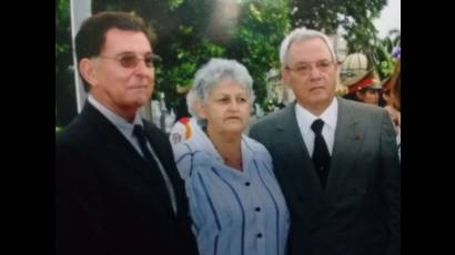 Emilia Teurbe, Ernesto Martínez, Clara Enma y Eusebio Leal