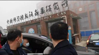 xpertos de la Organización Mundial de la Salud (OMS), que investigan el origen del Covid-19, llegan al Instituto de Virología de Wuhan
