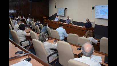 Encuentro de trabajo del Presidente y el Primer Ministro cubanos con directivos y especialistas del Ministerio de la Industria Alimentaria