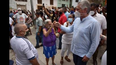 A Los Sitios, consejo popular de Centro Habana, el Presidente Miguel Díaz-Canel Bermúdez fue este viernes para conocer el trabajo del proyecto social comunitario Cabildo Quisicuaba.