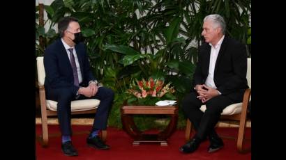 El Presidente cubano, Miguel Díaz-Canel en reunión con Leon Binedell, presidente de Sherritt International