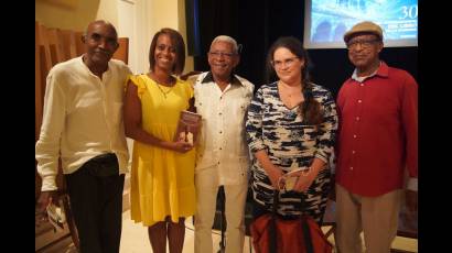 Rafael Ángel Martínez, la musicóloga Liettis Ramos, Tony Pedroso,  la flautista Niurka González y el maestro José Loyola, durante la presentación del libro.