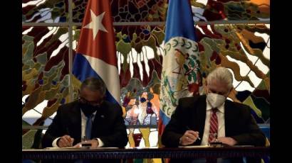 Firma de tres instrumentos bilaterales en el recibimiento oficial del Primer Secretario del Comité Central del Partido Comunista y Presidente de la República, Miguel Díaz-Canel Bermúdez, al Primer Ministro beliceño, John Antonio Briceño.