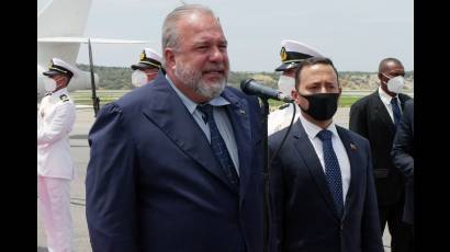 Manuel Marrero Cruz, primer Ministro cubano, arriba a Caracas