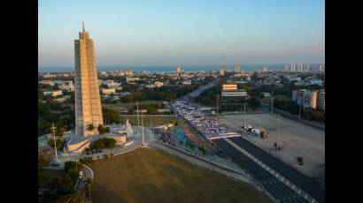 Amanecer en la Plaza este 1ro de Mayo