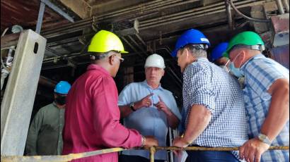 Díaz-Canel en la Central Termoeléctrica Antonio Maceo, de Santiago de Cuba, la conocida Renté