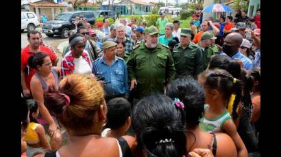 Intercambio entre Marrero Cruz y pobladores de Pinar del Río