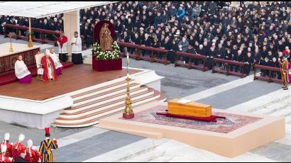 Funeral de Benedicto XVI en la plaza San Pedro