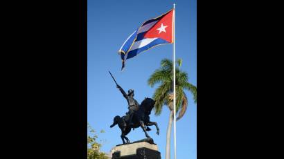 El Parque Agramonte es uno de los escenarios más atractivos del centro histórico camagüeyanos. En este lugar se yergue su esbelta estatua ecuestre, y entre las estampas que la adornan destaca una efigie femenina que representa la heroica participación de la mujer cubana en las gestas independentistas
