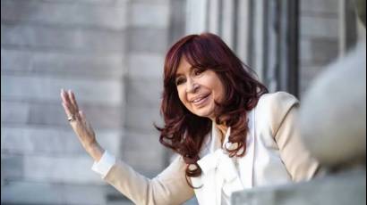 Décadas de experiencia en la vida política le han permitido a Cristina Fernández enfrentar con firmeza la persecución judicial en su contra.