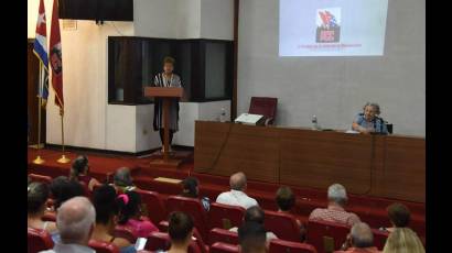 Acto en la Escuela Superior del Partido, Ñico López