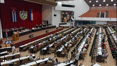 Continúa el debate en las comisiones permanentes de trabajo del Parlamento cubano