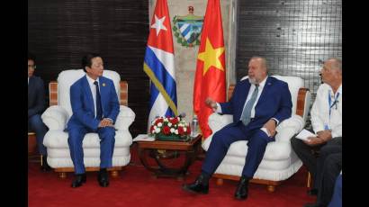 El Jefe de Gobierno cubano intercambió con Tran Hong Ha, vice primer ministro de la República Socialista de Vietnam