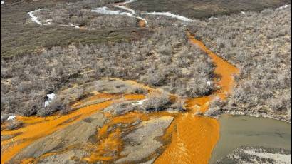 Ríos de Alaska se tornan anaranjados y ácidos