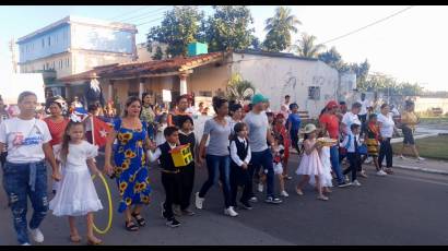 Desfile pioneril martiano en Isla de la Juventud