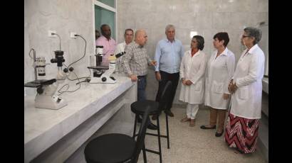 Presidente de Cuba visita Centro Provincial de Genética