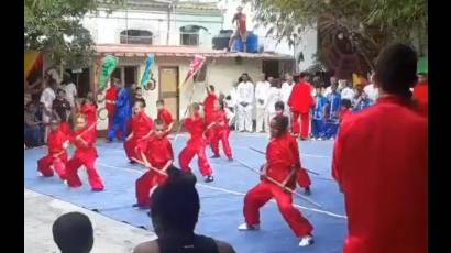 Niños durante una práctica en la Escuela Cubana de Wushu