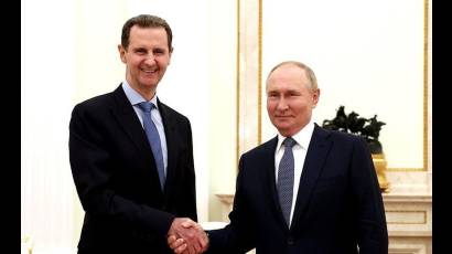 Presidente de Siria intercambia con su homólogo ruso
