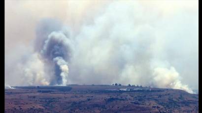 Columnas de humo se levantan en el norte de la Palestina