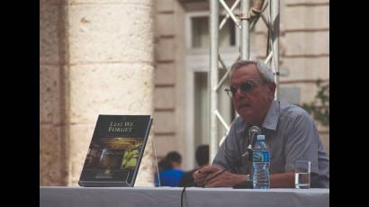 Eusebio Leal se dirige al público durante la inauguración del Castillo de Atarés