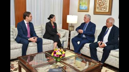 Presidente de Cuba intercambió con secretaria general de Morena