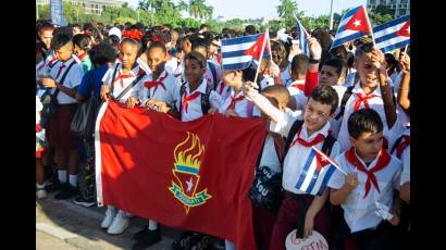 Pioneras y pioneros cubanos