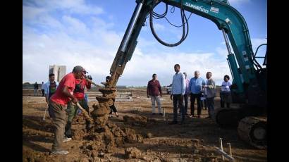 Díaz-Canel visitó las obras del parque solar fotovoltaico La Sabana, en las afueras de Bayamo